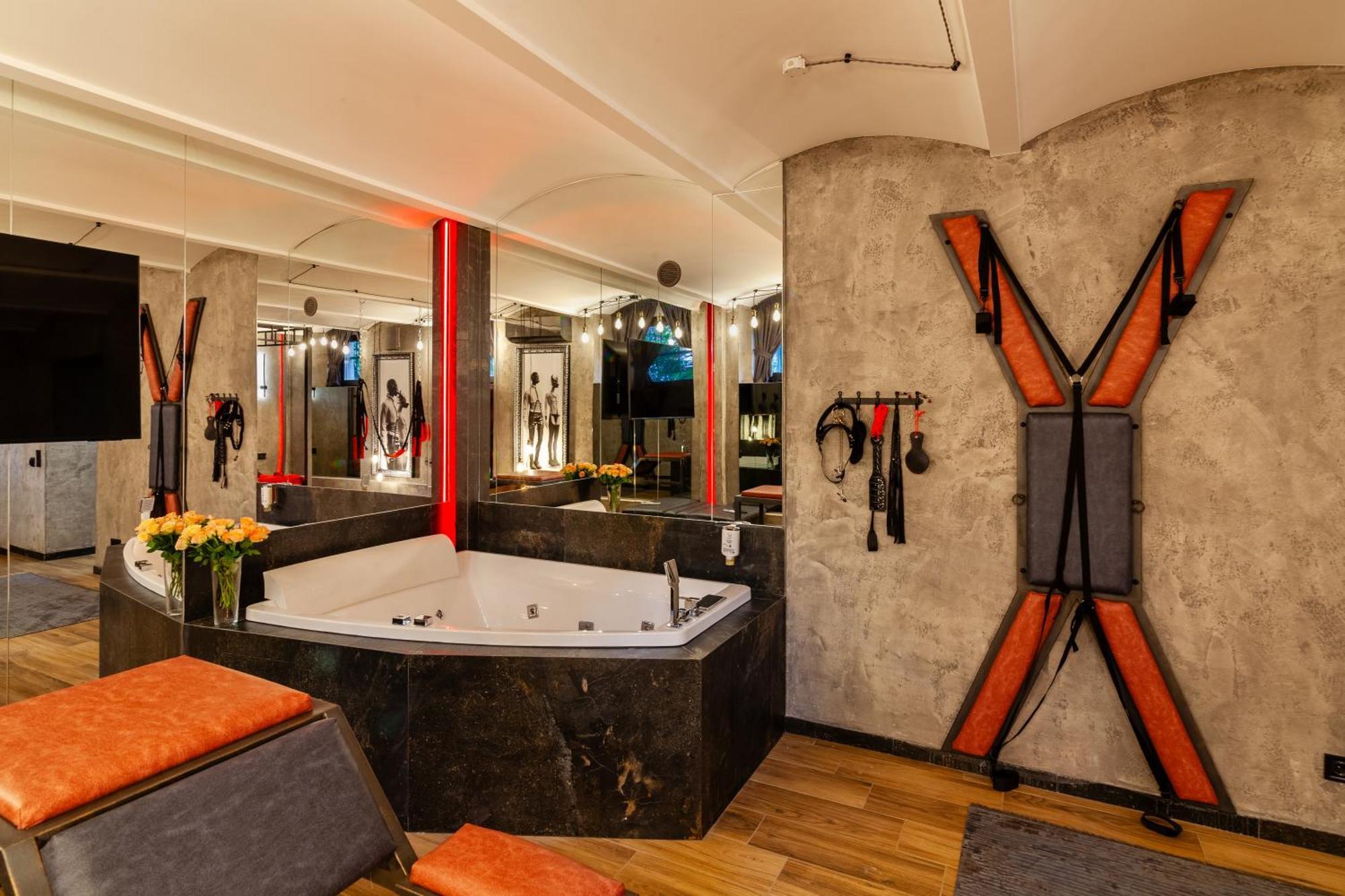 Royal Hot Jucuzzi Apartment Lviv Eksteriør bilde