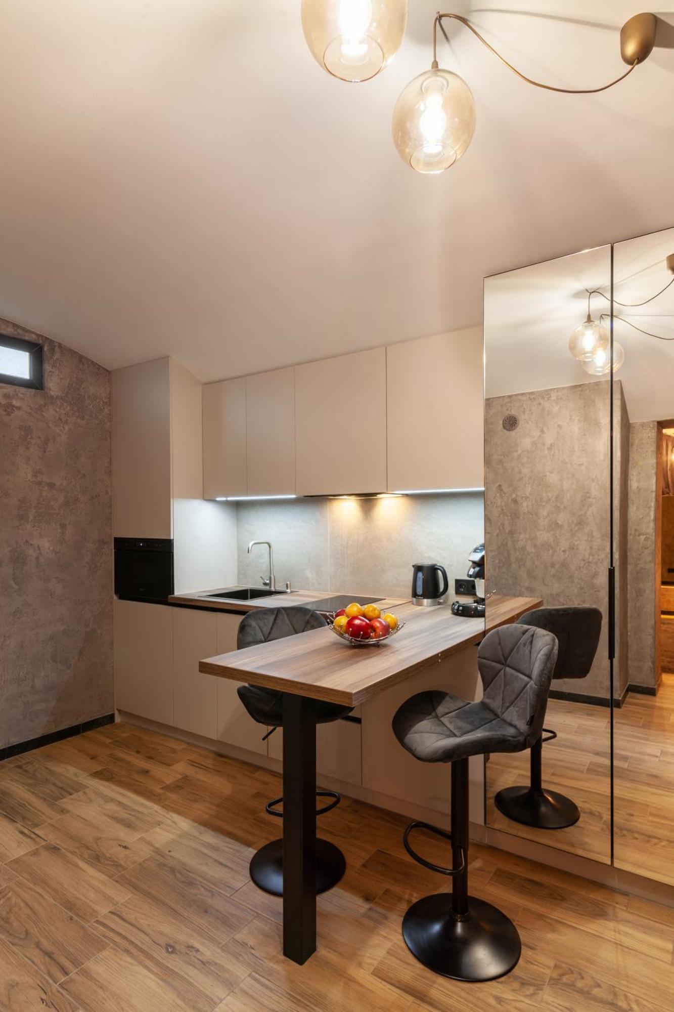Royal Hot Jucuzzi Apartment Lviv Eksteriør bilde